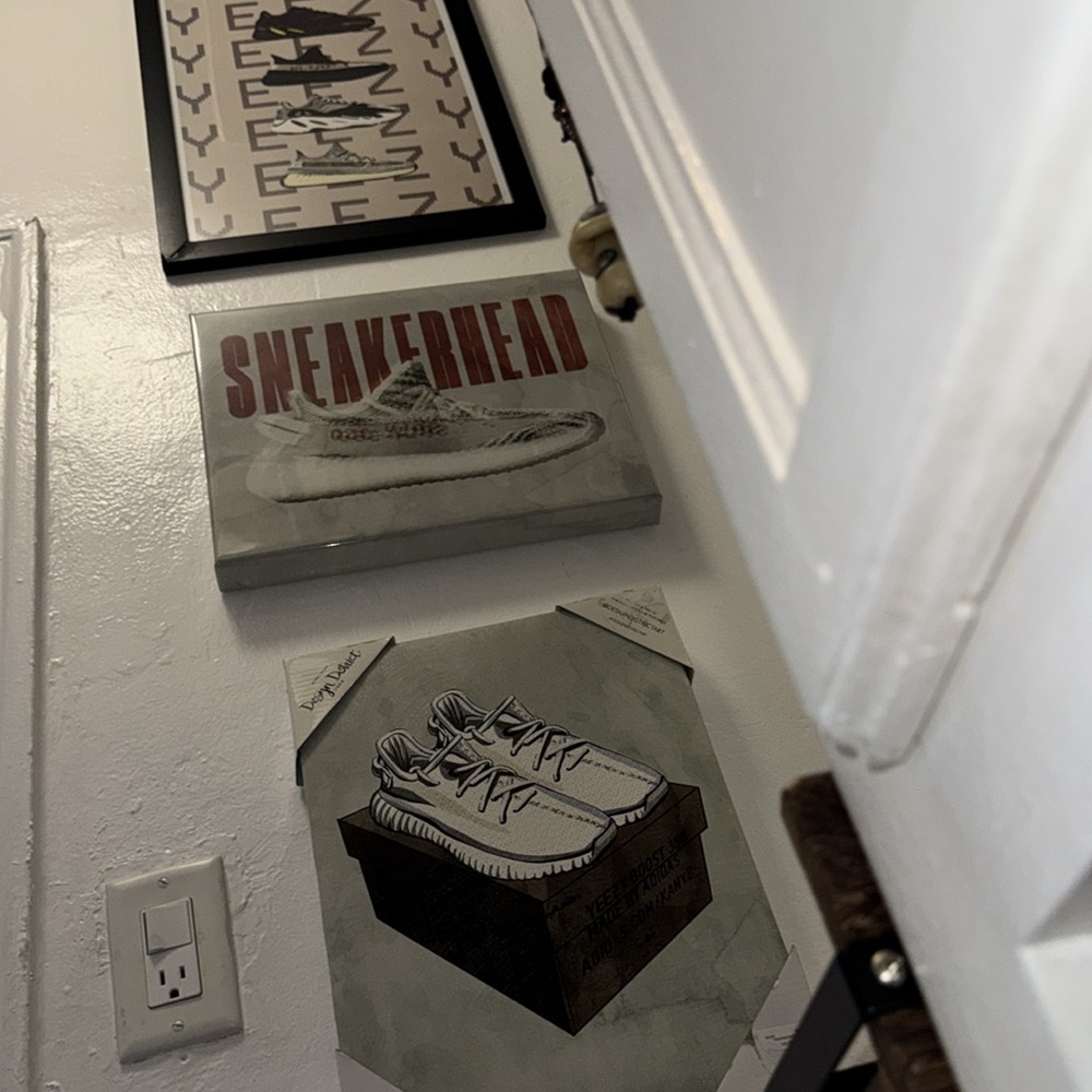 Yeezy Boost 350 print design district new
Yeezy Sneakerhead image  & Hypebeast